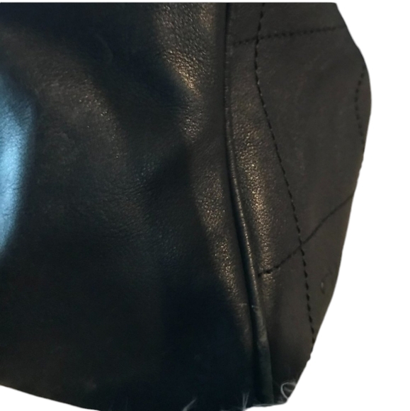 💕💯Authentic Chanel Square Stitch CC Boston Bag Quilted Leather💕 - Picture 8 of 17